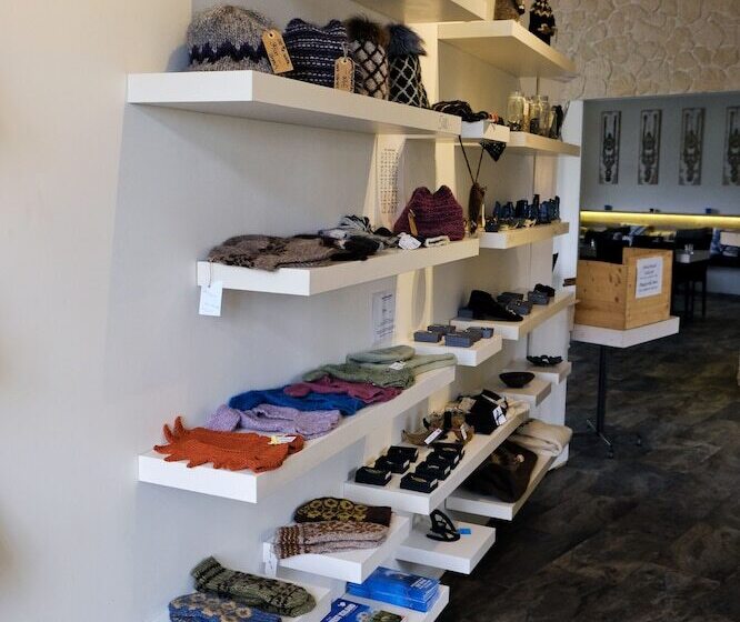 هتل Hraunsnef Country