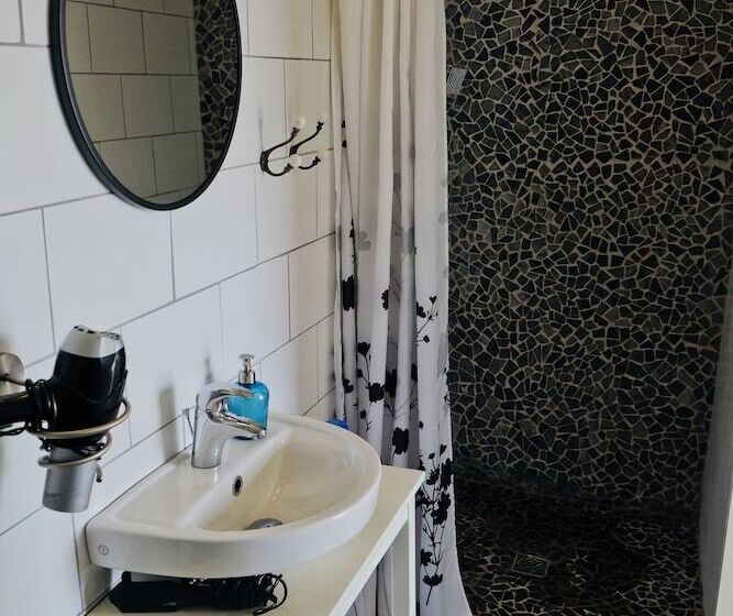 هتل Hraunsnef Country