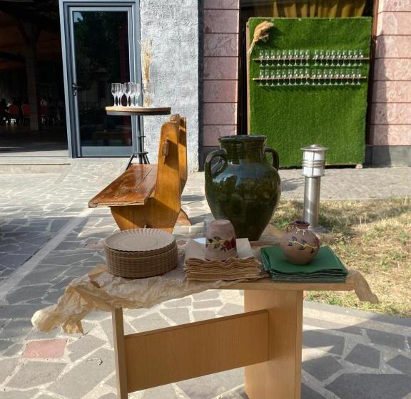 هتل Kefilyan Family