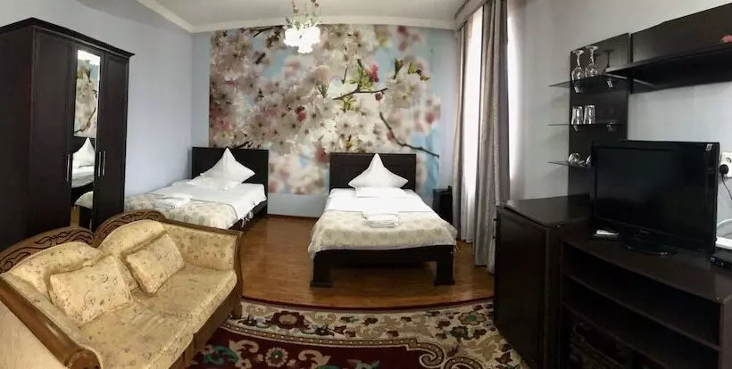 هتل King House