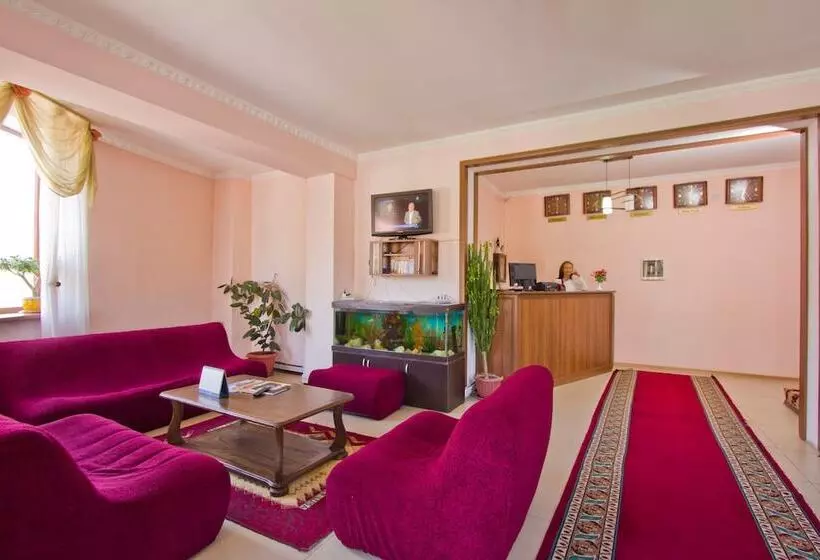 هتل King House