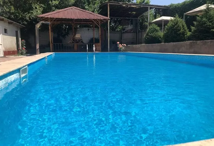 هتل King House