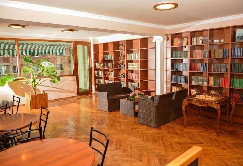 Hotel Sanahin Bridge