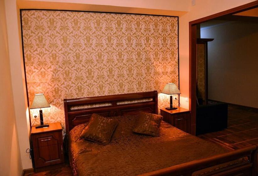 Hotel Sanahin Bridge