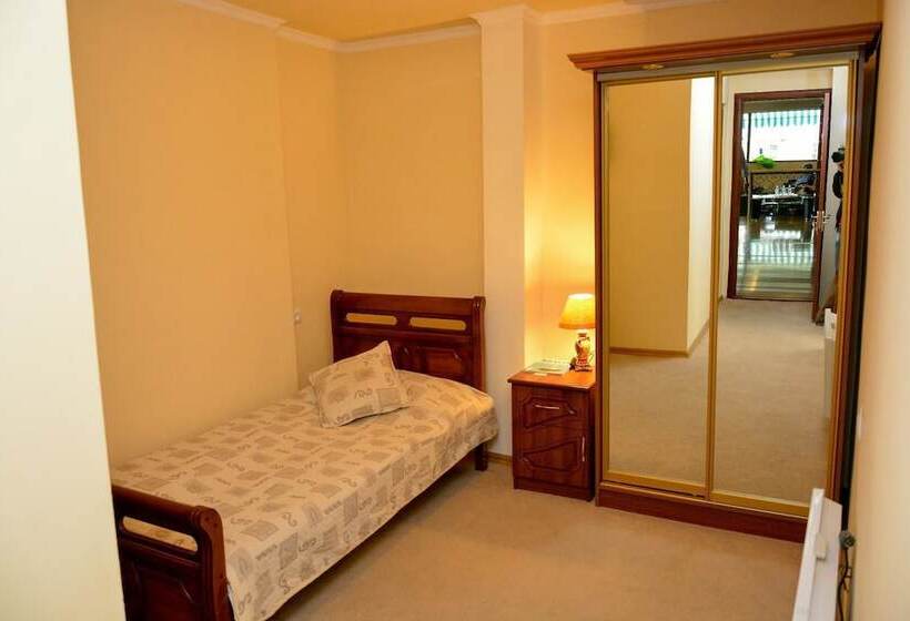 Hotel Sanahin Bridge