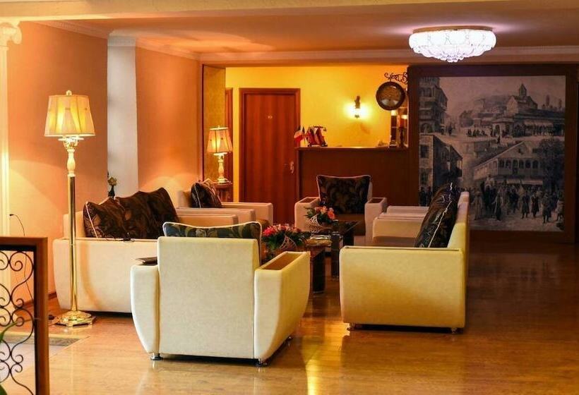 Hotel Sanahin Bridge