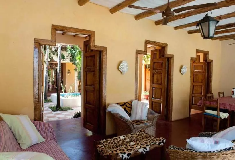 هتل Sawa Sawa Beach House
