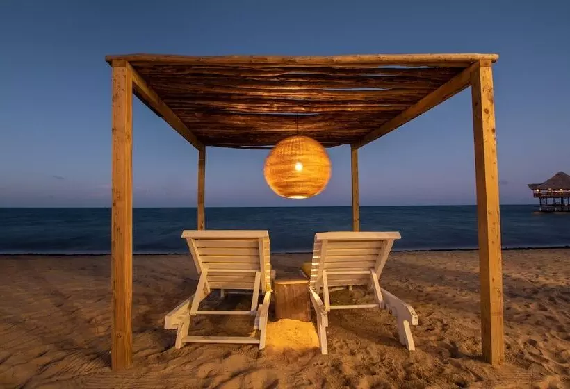 リゾートホテル The Lodge At Jaguar Reef