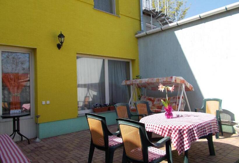 住宿加早餐  éjjelibagoly Vendégház