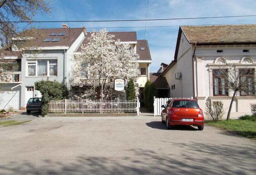 住宿加早餐  éjjelibagoly Vendégház