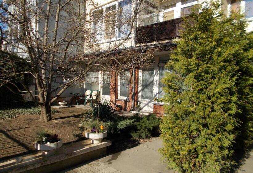 住宿加早餐  éjjelibagoly Vendégház