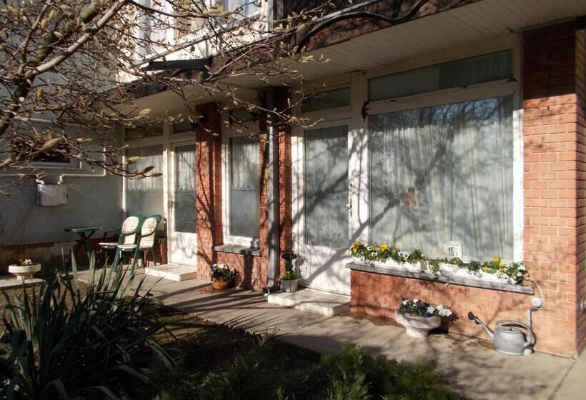 住宿加早餐  éjjelibagoly Vendégház