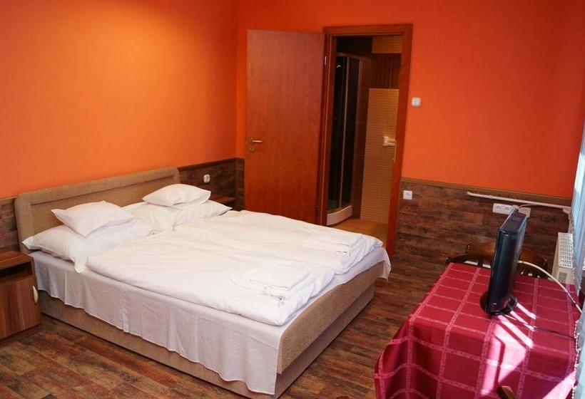 Bed and Breakfast Malomudvar étterem Cukrászda Panzió és Rendezvényház