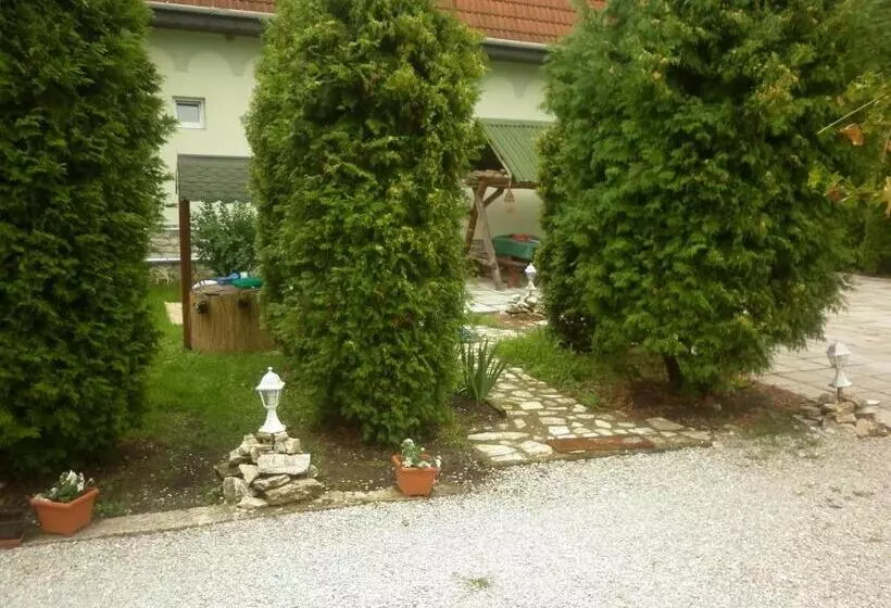 Aamiaismajoitus (B&B) Táltos Vendégház