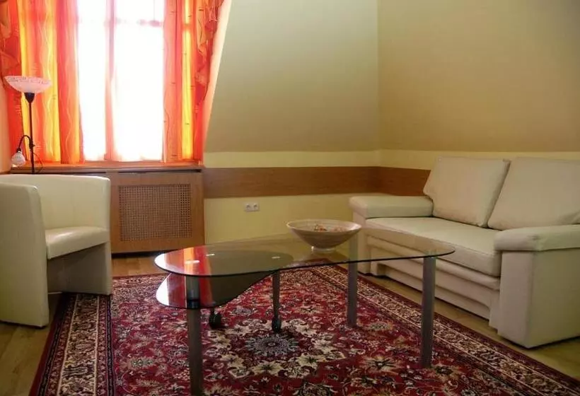 Aamiaismajoitus (B&B) Villa Sakura Panzió