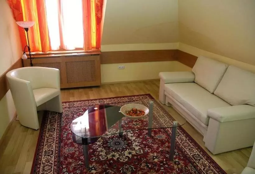 Aamiaismajoitus (B&B) Villa Sakura Panzió