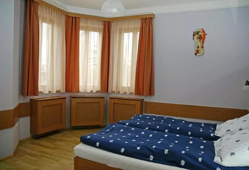 Aamiaismajoitus (B&B) Villa Sakura Panzió