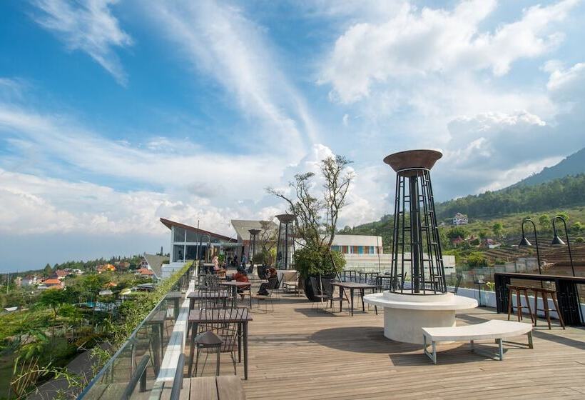 Amartahills Hotel And Resort