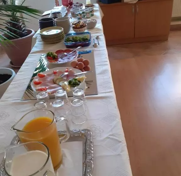 ホテル Oazis Panzió