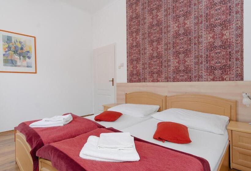 فندق Oazis Panzió