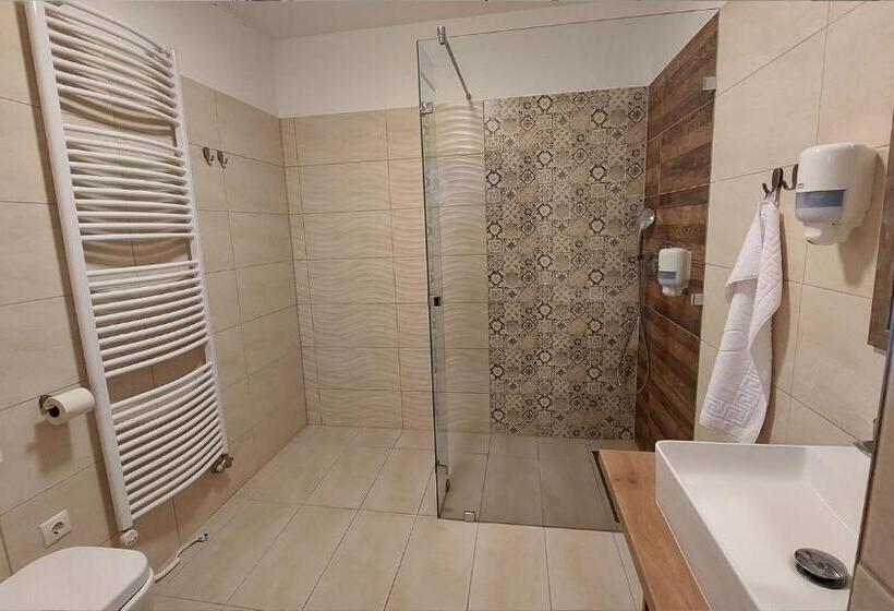 فندق Oazis Panzió