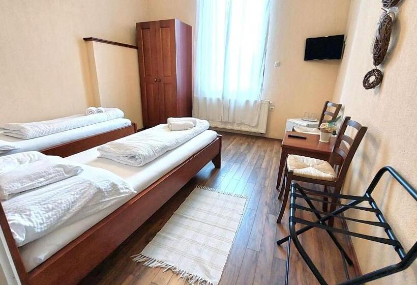 فندق Oazis Panzió