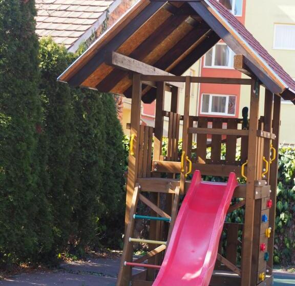 فندق Oazis Panzió