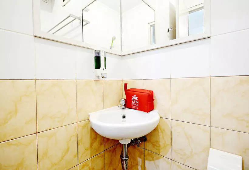ホテル Zen Rooms Cideng Barat