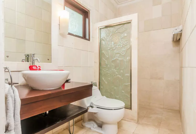 ホテル Zenrooms Kerobokan Rajawali