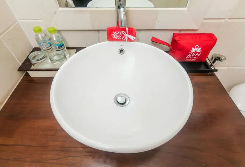 ホテル Zenrooms Kerobokan Rajawali