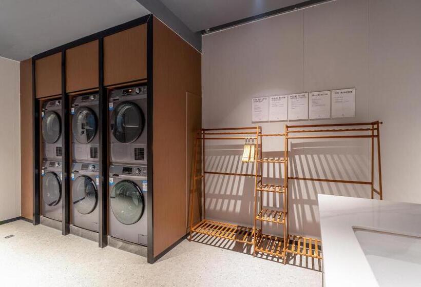 Atour X Hotel Zhuhai Gongbei Port High Speed Railway Station