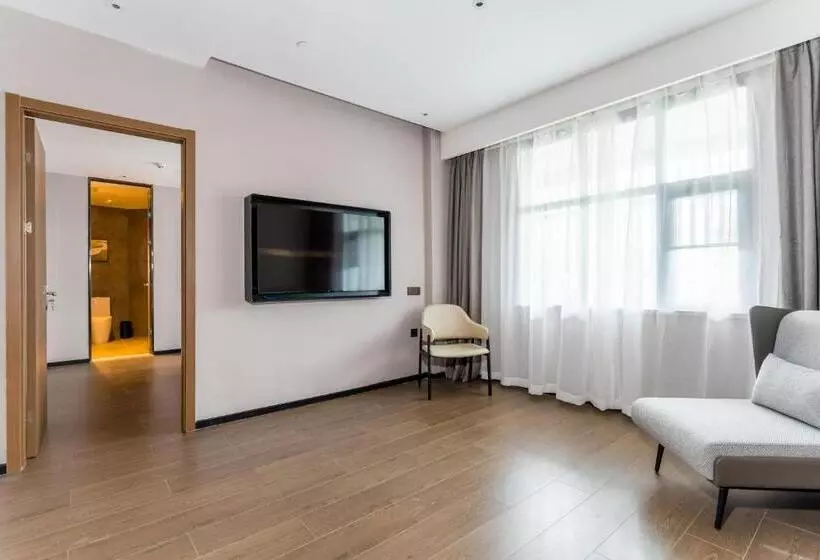 Atour X Hotel Zhuhai Gongbei Port High Speed Railway Station