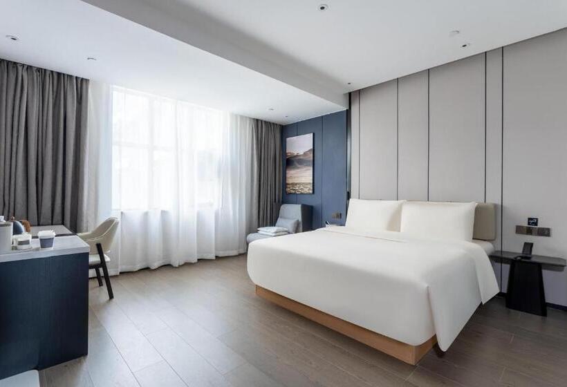 Atour X Hotel Zhuhai Gongbei Port High Speed Railway Station