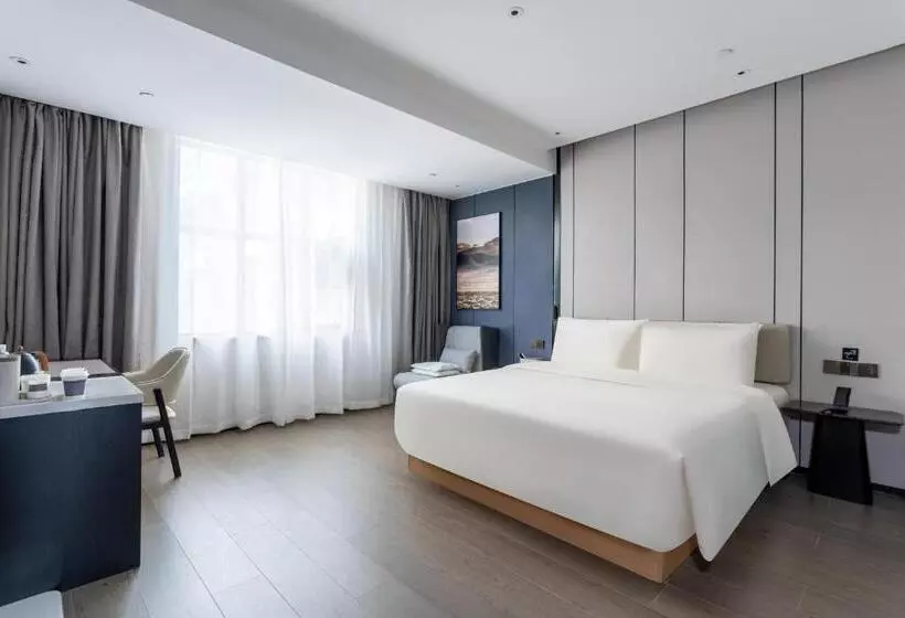 Atour X Hotel Zhuhai Gongbei Port High Speed Railway Station