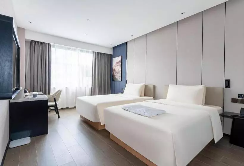Atour X Hotel Zhuhai Gongbei Port High Speed Railway Station