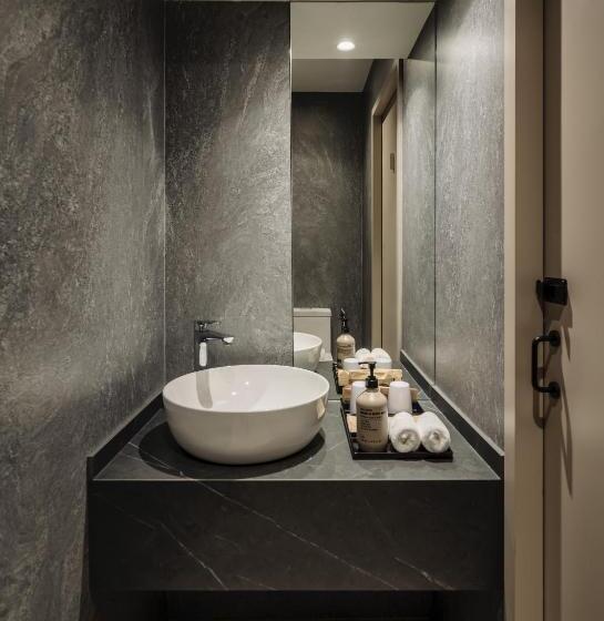 هتل The Bus Collective