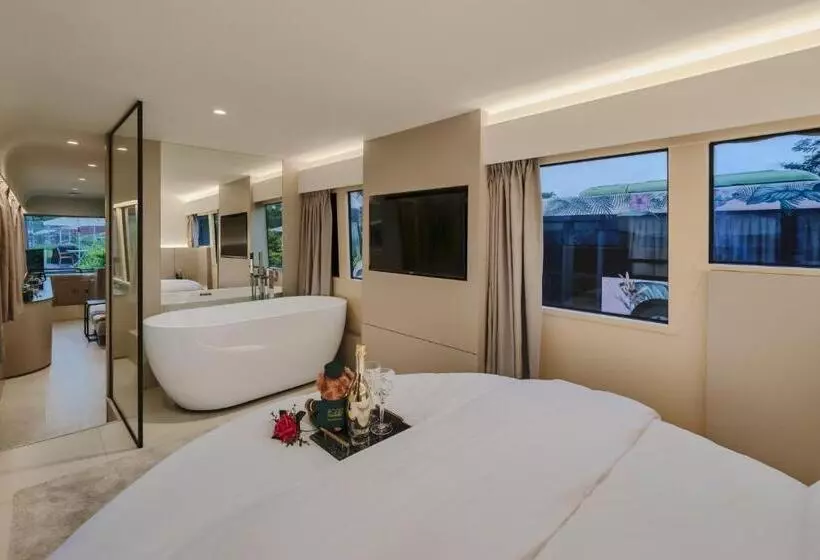 هتل The Bus Collective