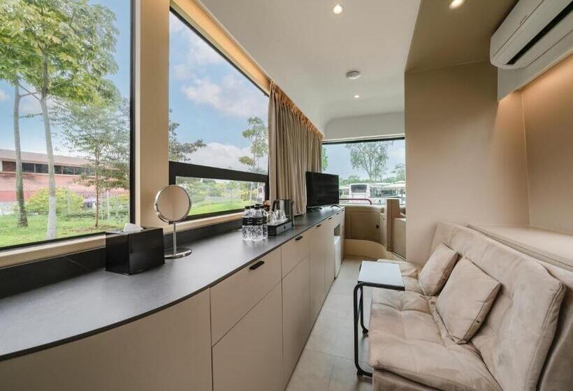 هتل The Bus Collective