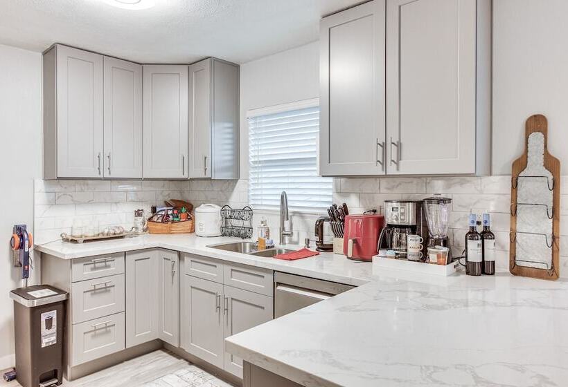 Charming Auburn Home: 15 Mi To Downtown Tacoma!