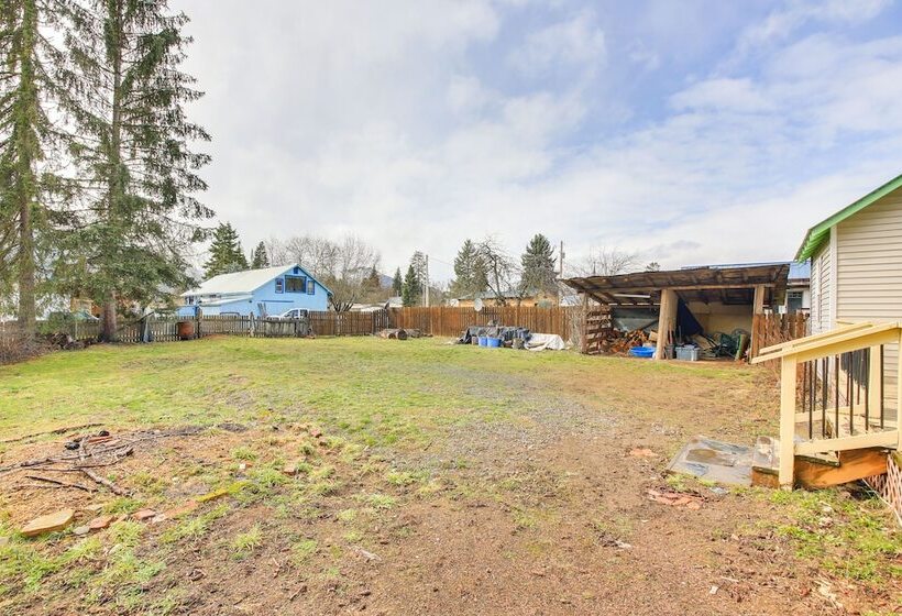 Clark Fork Vacation Home W/ Wood Stove Near Lake!