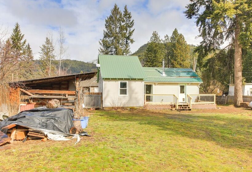 Clark Fork Vacation Home W/ Wood Stove Near Lake!