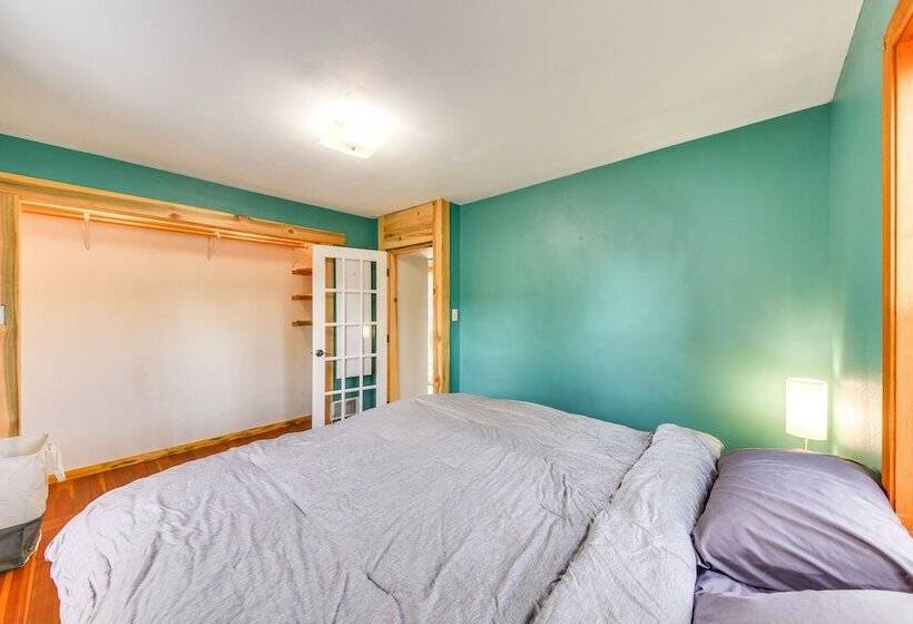 Clark Fork Vacation Home W/ Wood Stove Near Lake!