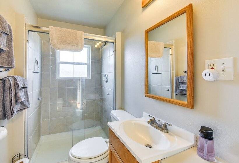 Clark Fork Vacation Home W/ Wood Stove Near Lake!