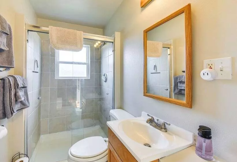 Clark Fork Vacation Home W/ Wood Stove Near Lake!