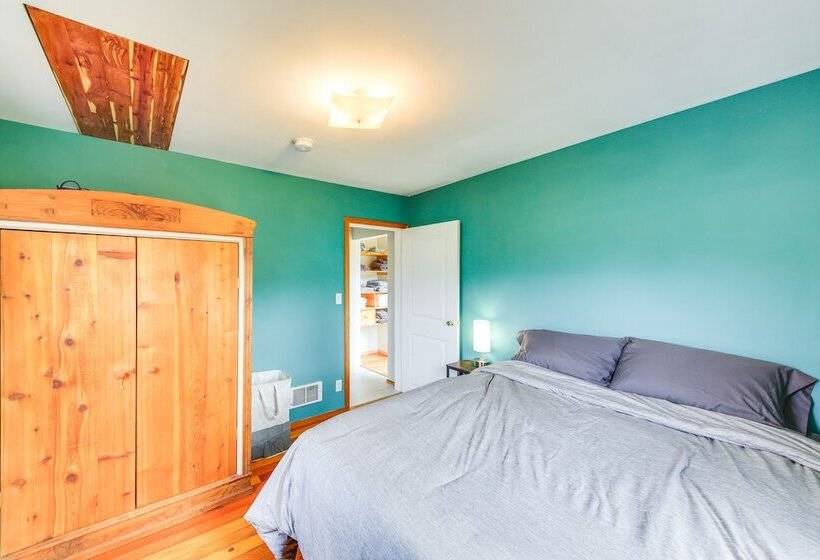 Clark Fork Vacation Home W/ Wood Stove Near Lake!