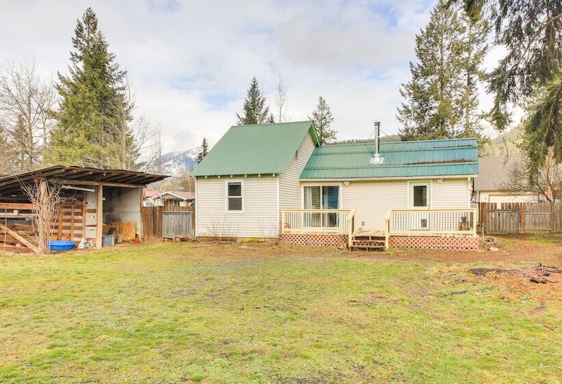 Clark Fork Vacation Home W/ Wood Stove Near Lake!