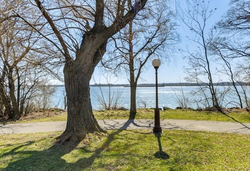 Cozy Niagara Falls Cottage W/ Gas Grill + Patio!