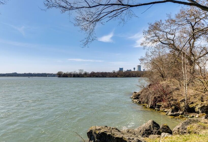 Cozy Niagara Falls Cottage W/ Gas Grill + Patio!