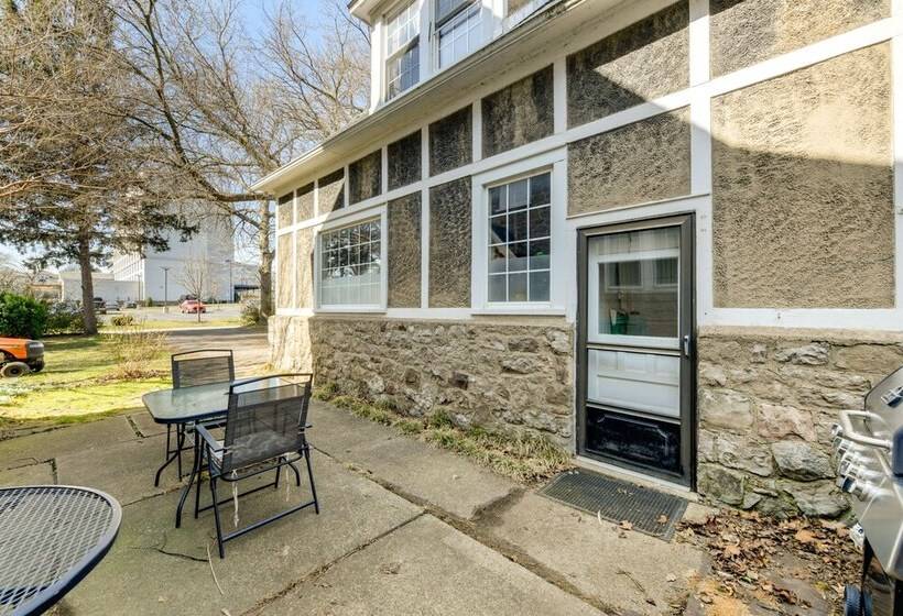 Cozy Niagara Falls Cottage W/ Gas Grill + Patio!