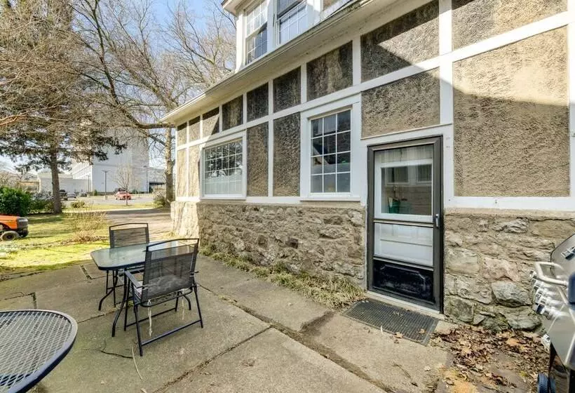 Cozy Niagara Falls Cottage W/ Gas Grill + Patio!